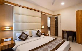 Hotel The Golden Glam